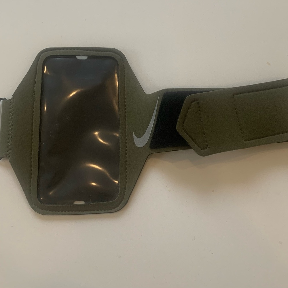 Nike smart phone arm band